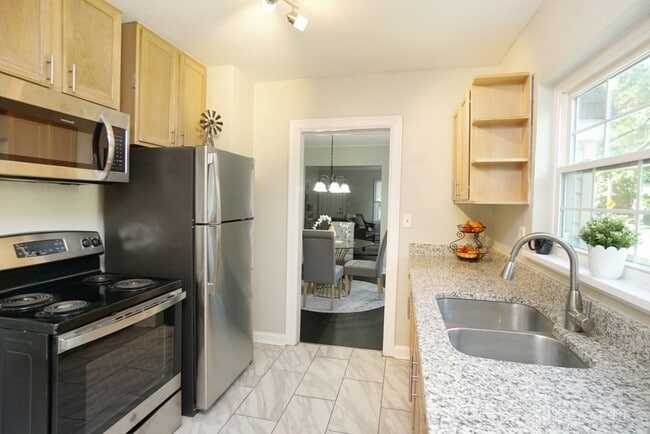 Building Photo - 1090 Birney Ln