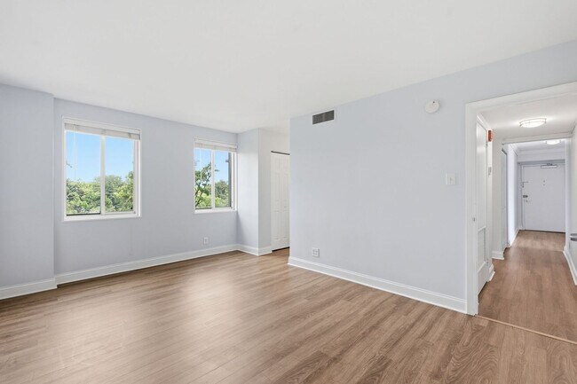 Building Photo - 8315 N Brook Ln