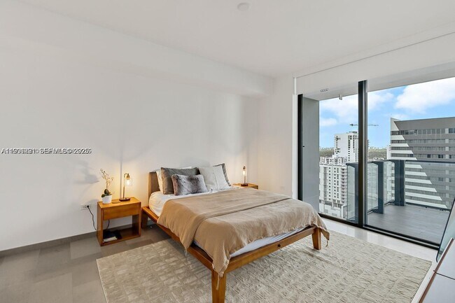 Building Photo - 88 SW 7th St