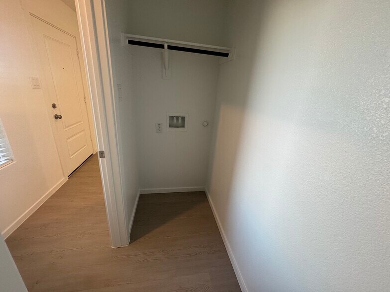 Laundry - 14138 Lampard St