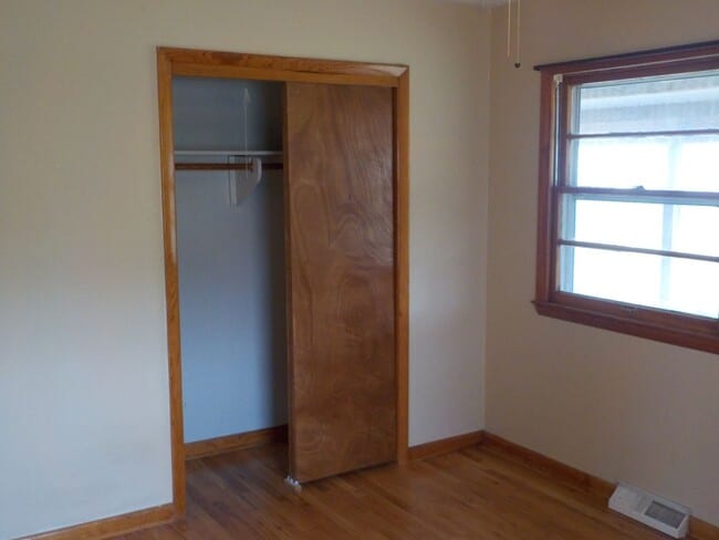 Building Photo - 909 Highland Dr