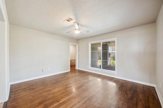 Building Photo - 4701 Frontier Dr
