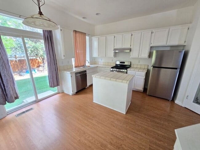 Building Photo - Stylish 4-Bedroom Home Near Red Hawk Golf Course in Sparks