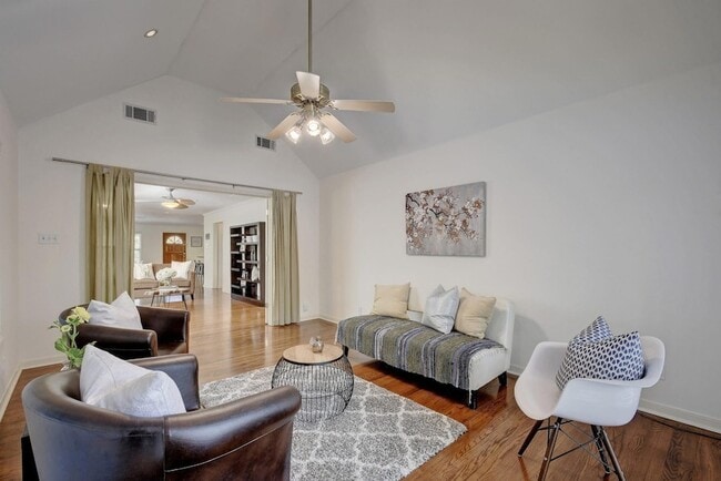 Building Photo - 1909 Winsted Ln