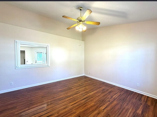 Building Photo - 120 Maxwell Dr