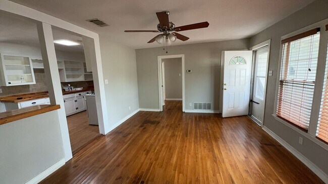 Building Photo - 1207 Redondo Dr