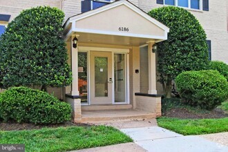 Building Photo - 6186 Greenwood Dr