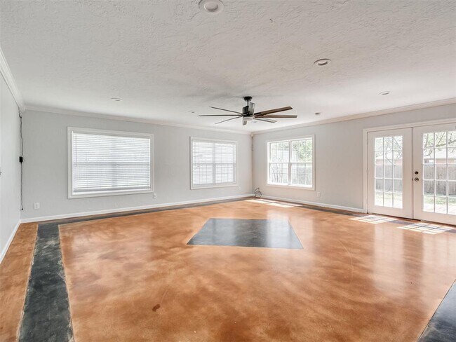 Building Photo - 1222 Westlawn Dr