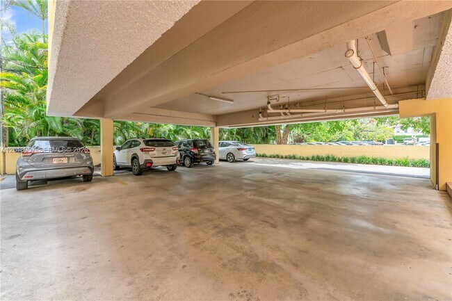 Building Photo - 525 Coral Wy