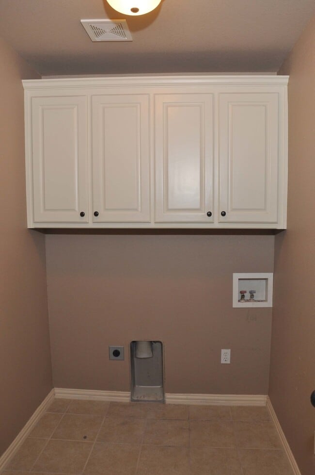 Building Photo - 8102 Vail Drive
