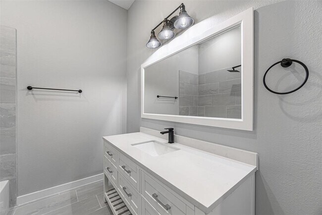 Building Photo - 6728 Parker Grv Ln