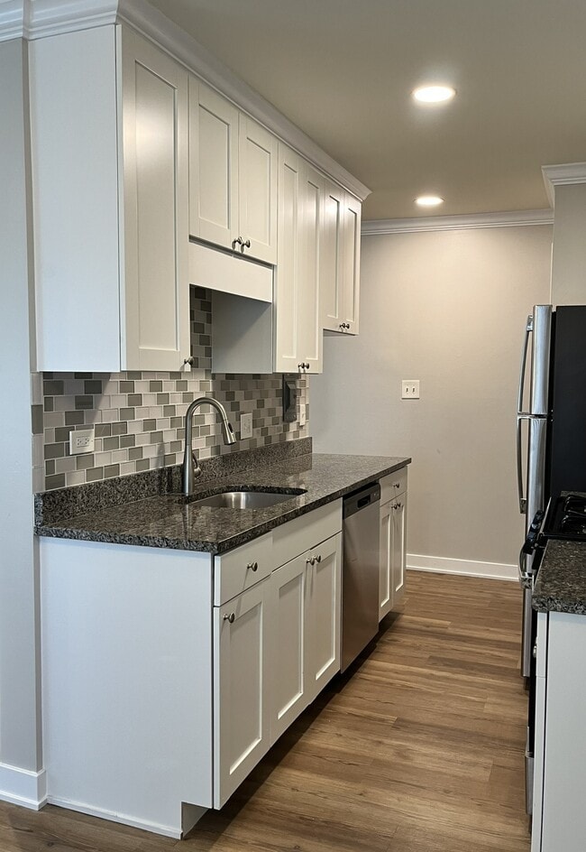 Building Photo - 5118 Fairview Apartments