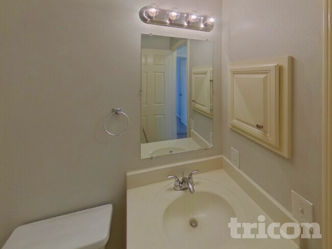 Building Photo - 2601 Country Creek Ln