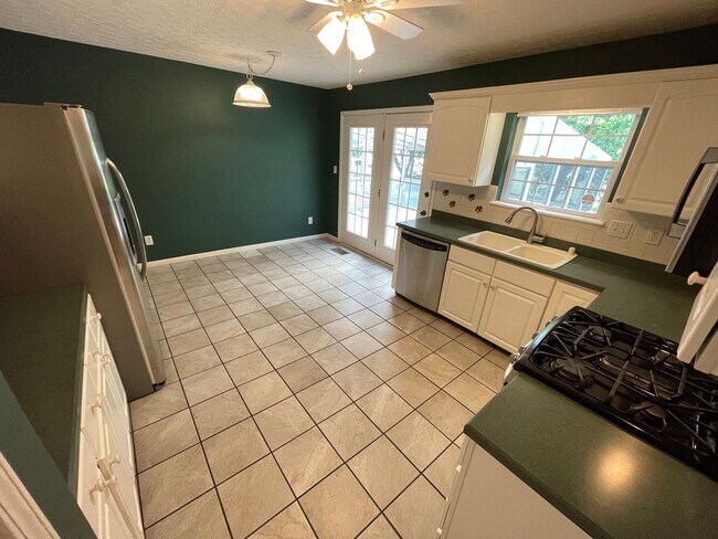 Building Photo - 3914 Stone Hollow Dr