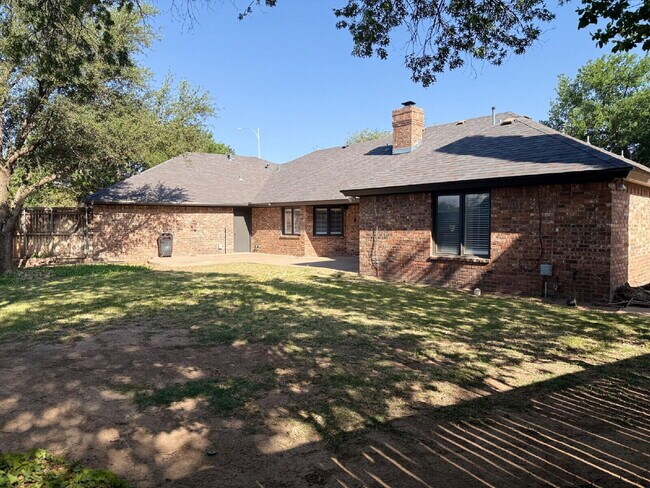Building Photo - 4215 95th St