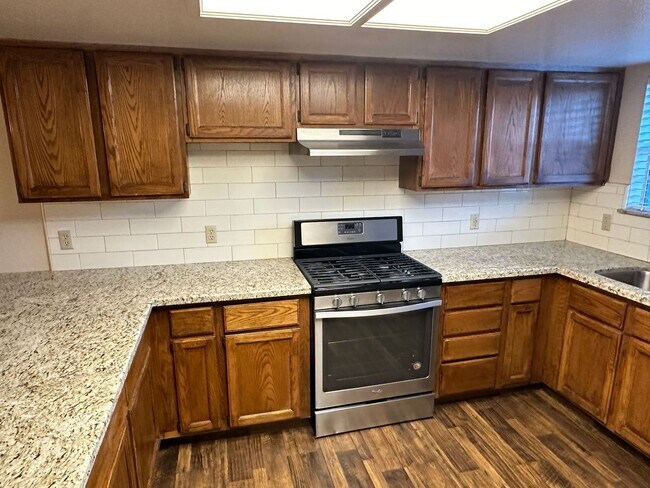 Building Photo - 1622 S Peppertree Ct