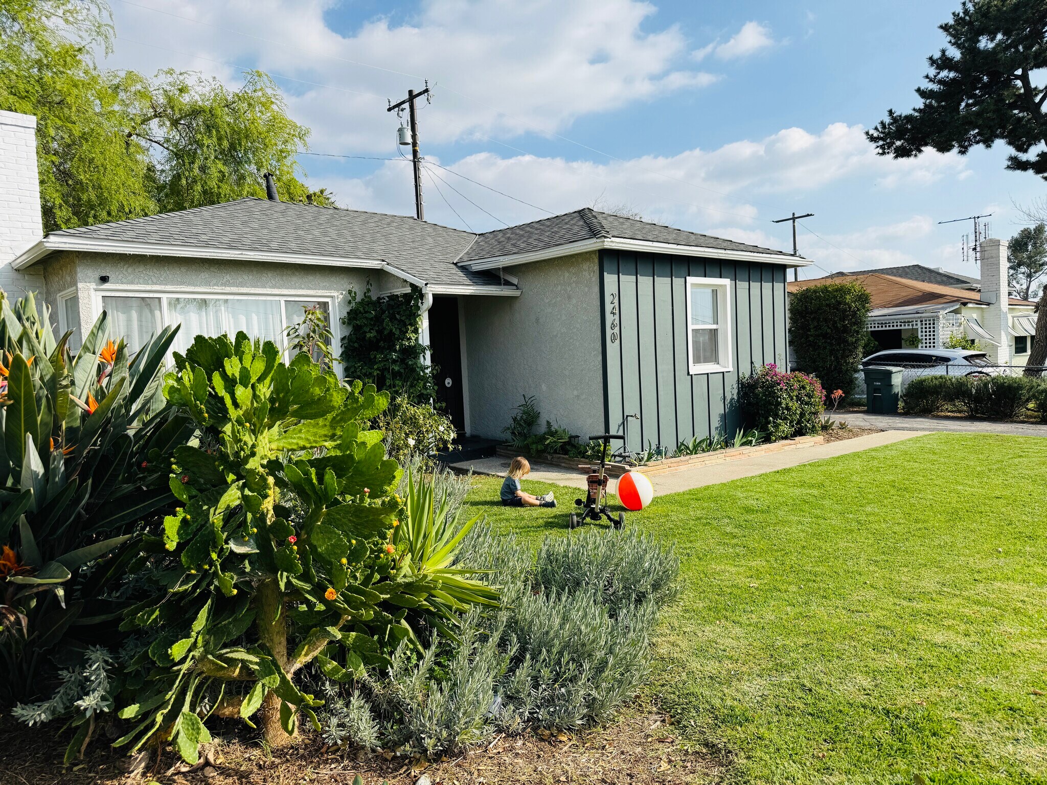 Building Photo - 2460 Glenrose Ave