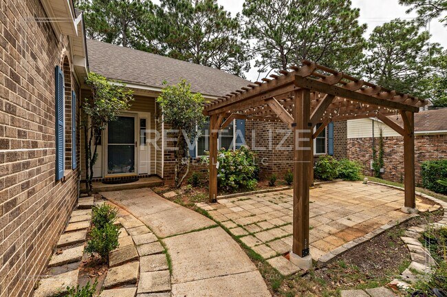 Building Photo - 105 Ventura Cir