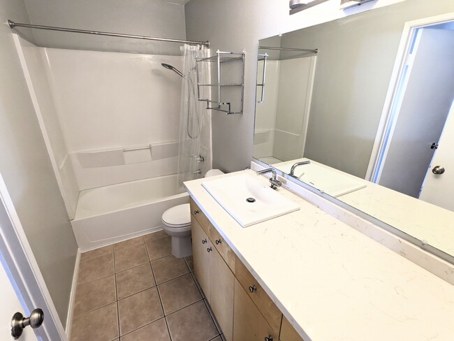 Building Photo - 10510 Sunland Blvd