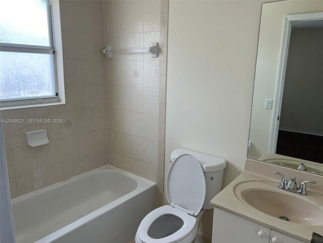 Building Photo - 1581 SE 31st Ct