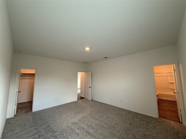 Building Photo - 445 Roper St