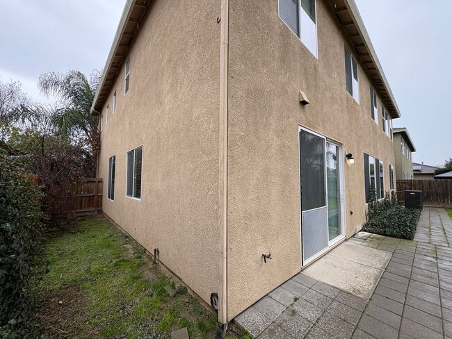 Building Photo - 3116 W Buena Vista Ave