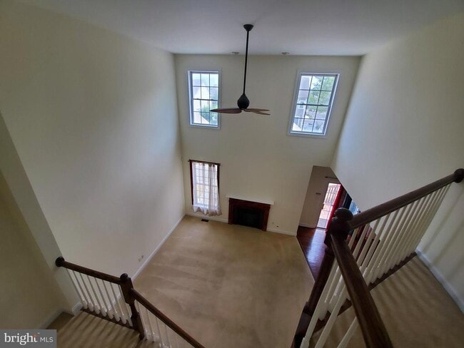 Building Photo - 102 Burnet Crescent