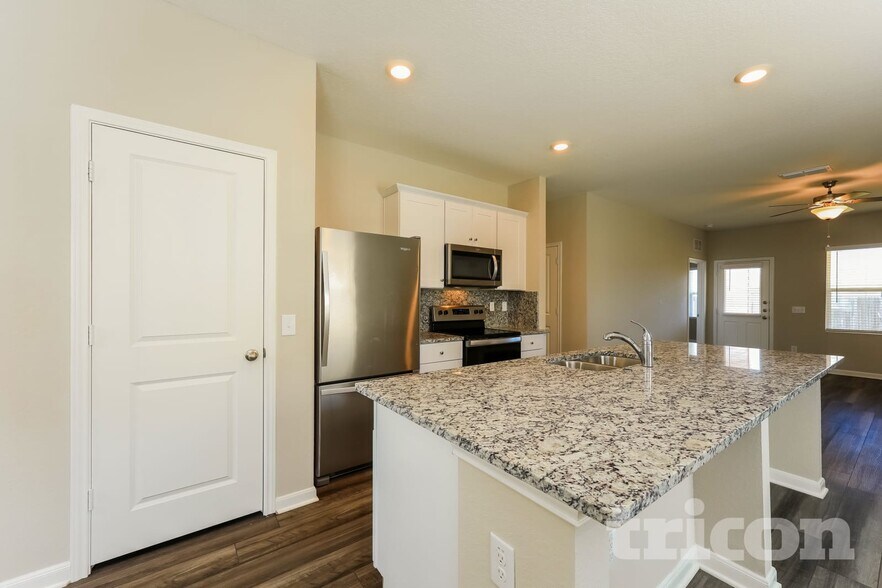 Building Photo - 7435 Guadalupe Peak