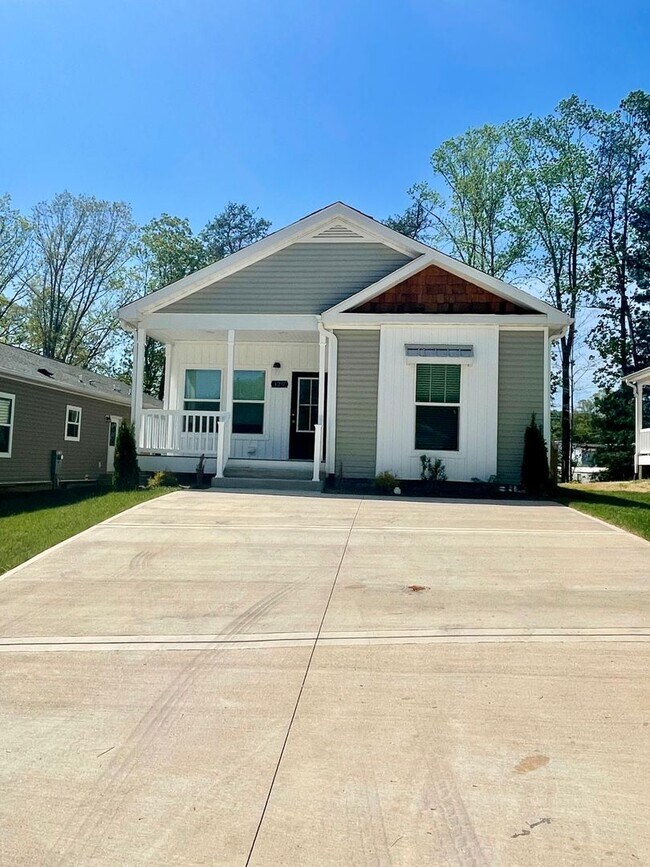 Building Photo - Brand New Home - Brooks Cove Subdivision -...