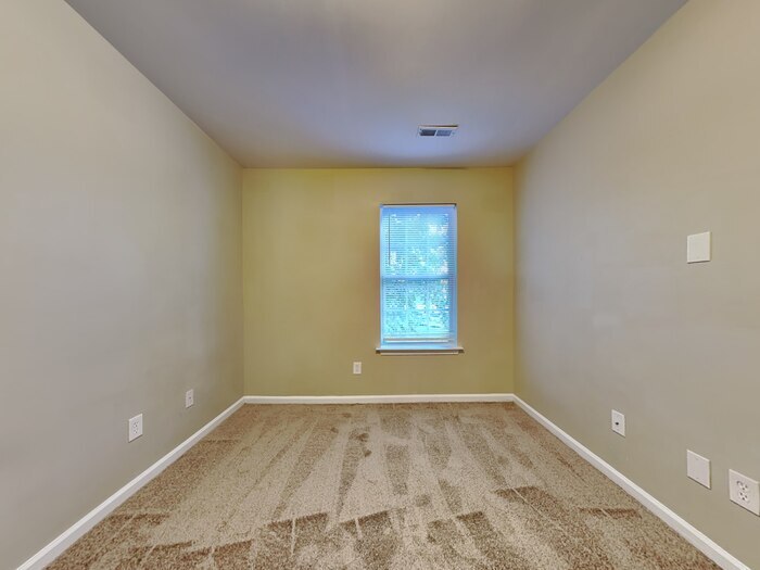 Building Photo - 2312 Juniper Dr