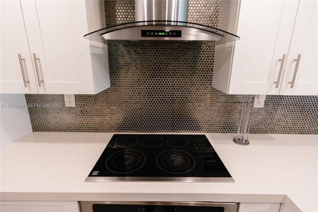 Building Photo - 4017 N Cypress Dr