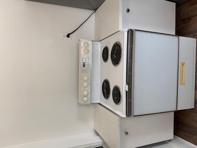 Building Photo - 710 S 1st St