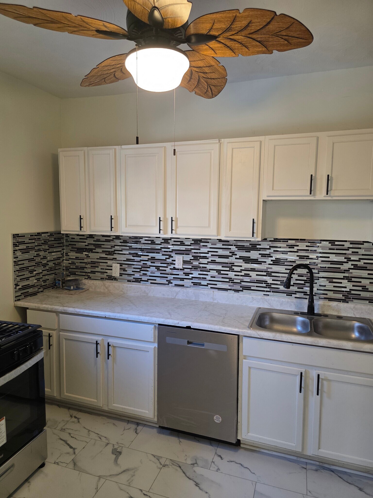 Building Photo - 727 Hill Ave