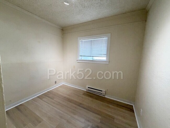 Building Photo - $500 Off 1st Full Month! Tacoma Area 3 Bedroom 1 Bathroom Duplex