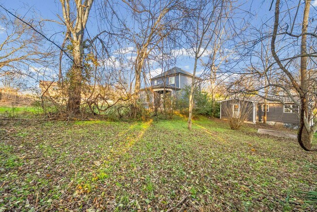 Building Photo - 610 Ford St