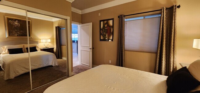 Building Photo - Fully furnished-full Sphere view