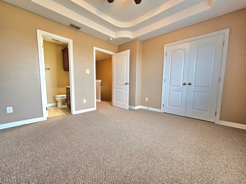 Building Photo - 3013 Treasure Haven Dr