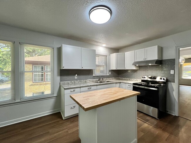 Building Photo - Cozy 3-Bedroom House on Linwood Ave.