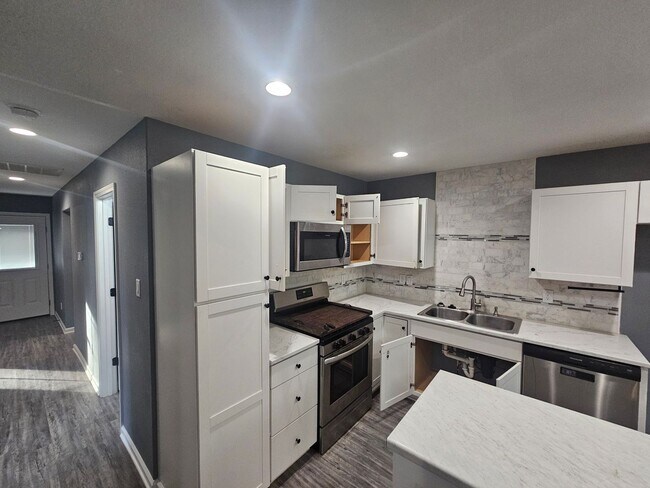 Building Photo - 4 bed 2 bath home in Benton