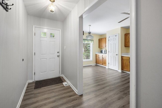 Building Photo - 5608 Chatmoss Rd