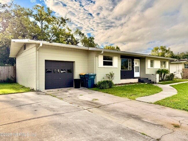 Building Photo - 845 Acapulco Rd