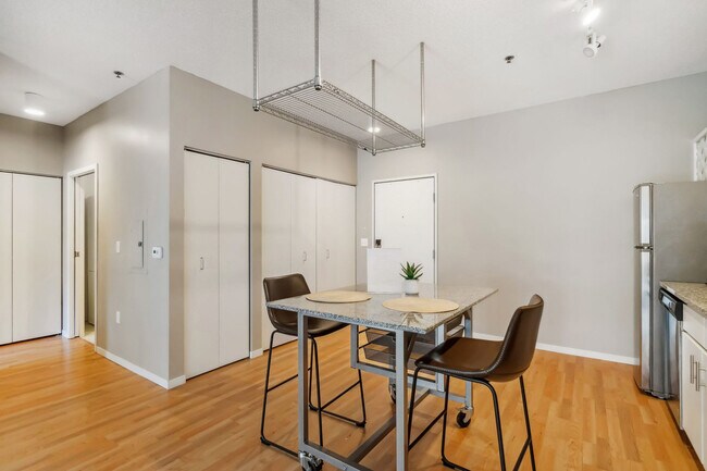 Building Photo - 616 Washington Ave S