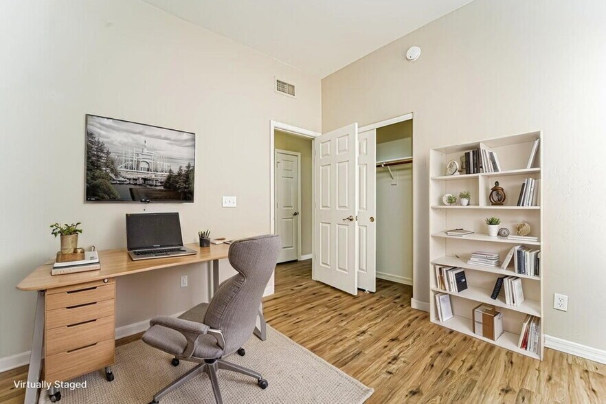 Building Photo - 1534 W Churchill Pl