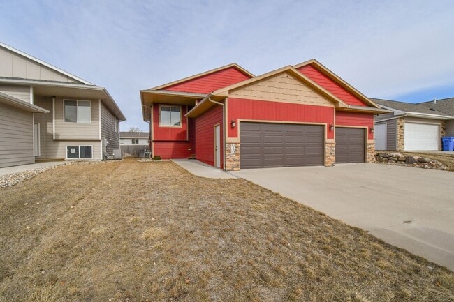 Building Photo - 5 Bedroom 3 Bathroom Single Family Home North Sioux Falls!