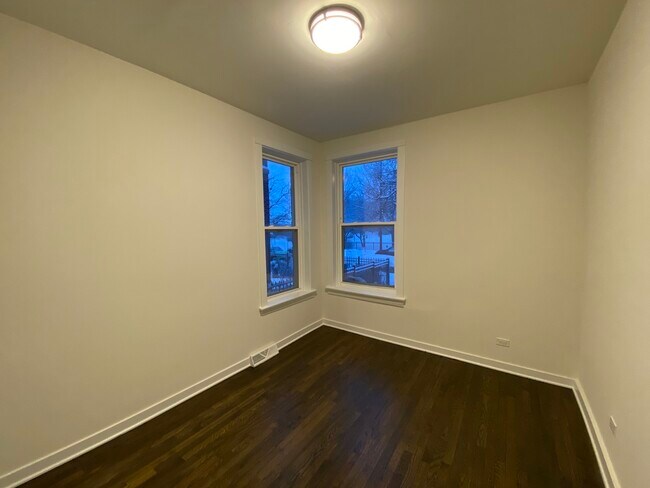 Building Photo - 4953 W Belle Plaine Ave