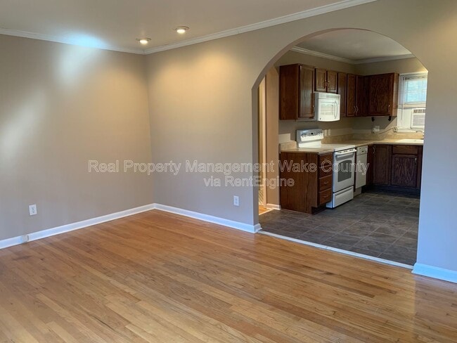 Building Photo - 806 Chamberlain St