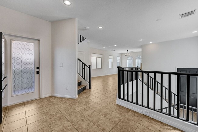 Building Photo - Stylish Tri-Level Home/Tandem Garage in Henderson
