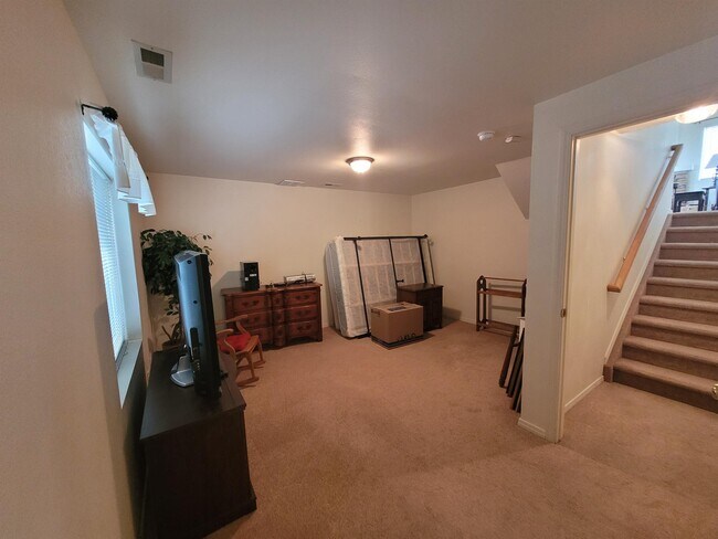 Building Photo - 127 Misty Creek Dr