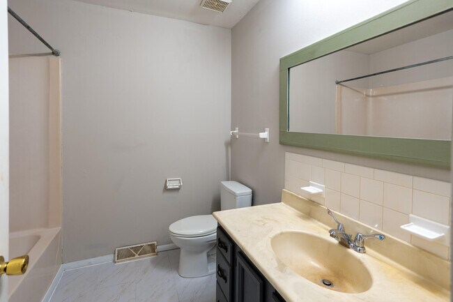 Building Photo - 4246 Santa Anna Dr