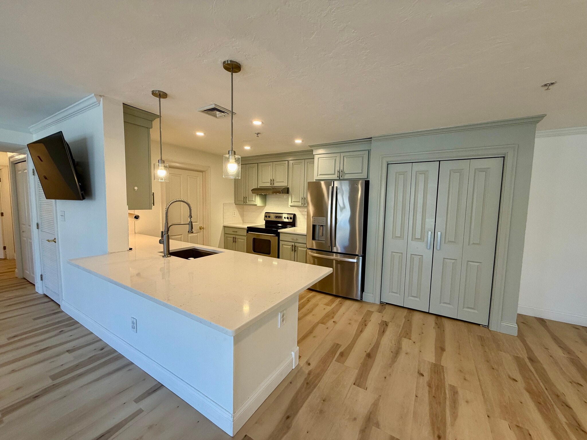 Building Photo - 29 Maple St